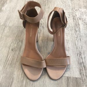 Women’s sz 8 Le Chateau heeled sandal in nude.